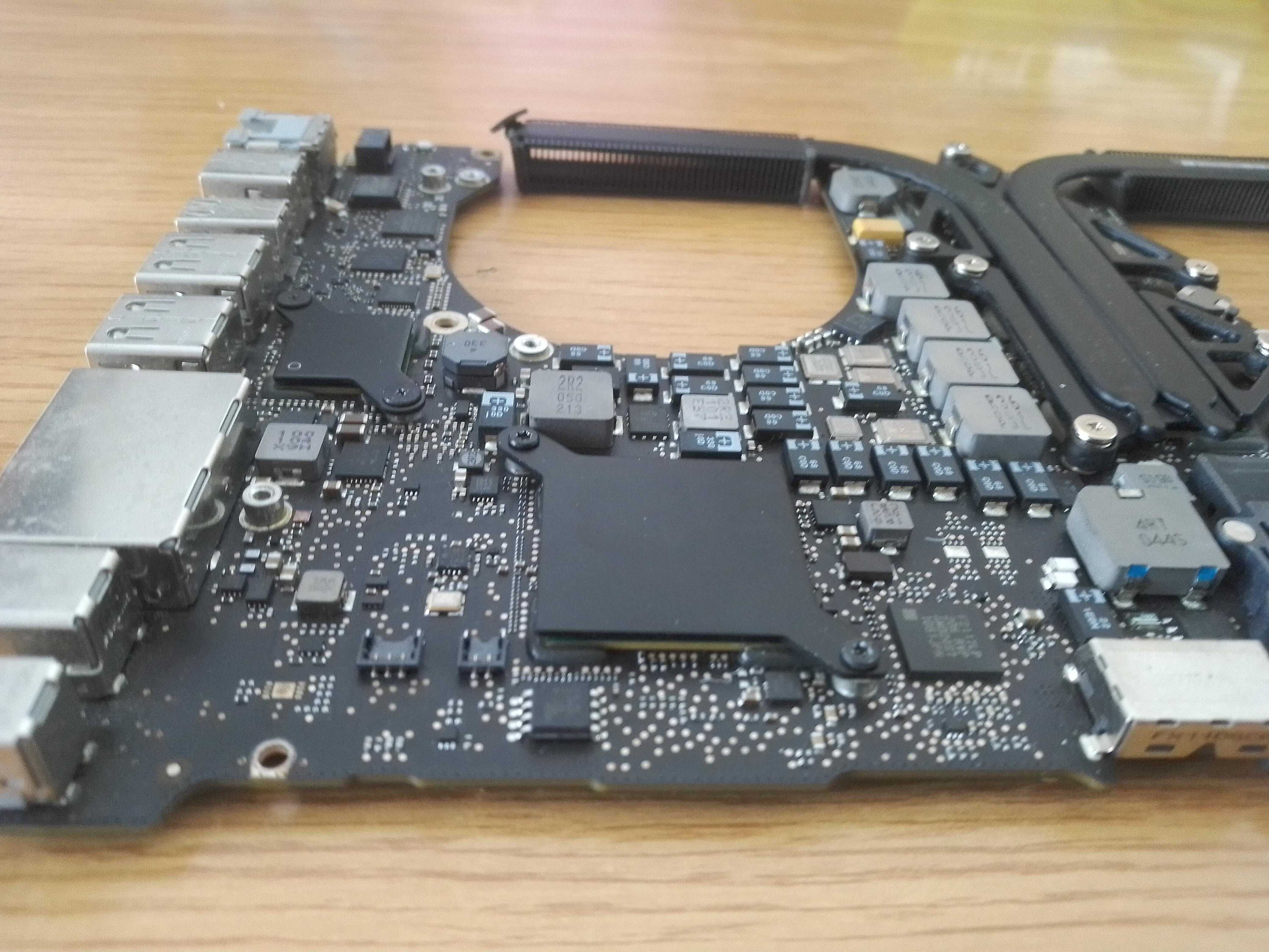 Motherboard Apple Macbook Pro 2011 - problemas na placa gráfica