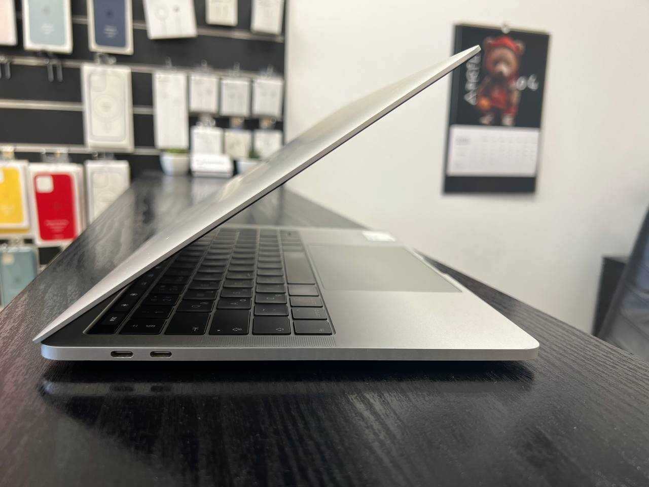 Apple MacBook Pro 13 Silver (2018) i7/16GB RAM/256GB SSD