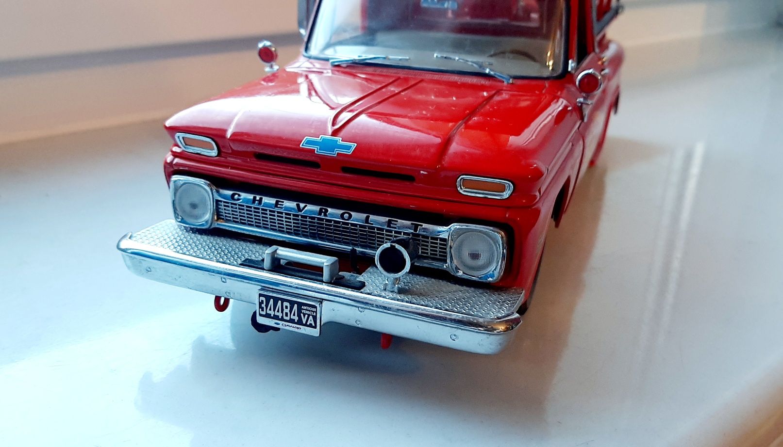 CHEVROLET C-20 Fire Truck 1965 !! Straż pożarna !! model 1:18