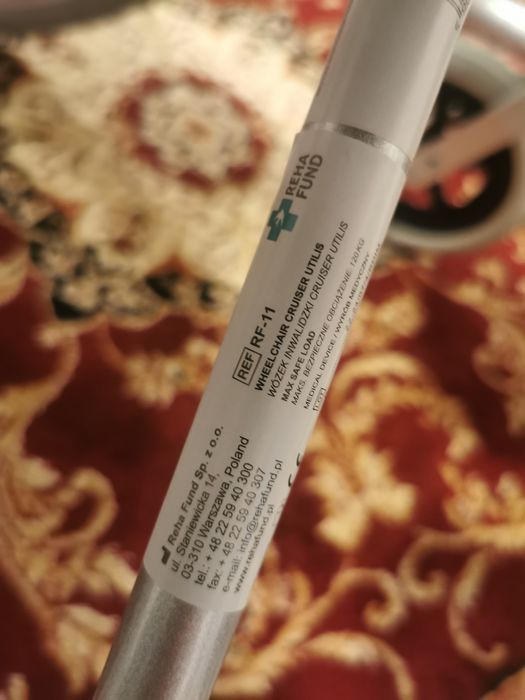 Wózek inwalidzki ze zdejmowaną podkładką pod głowę