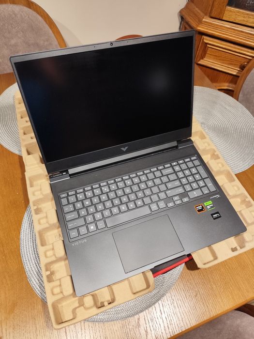 Laptop HP Victus 16 - 4070 / 8845HS / 24GB/ 512SSD / Gwarancja