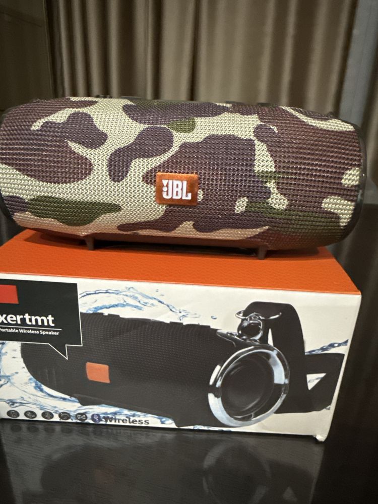 Колонка переносна JBL
