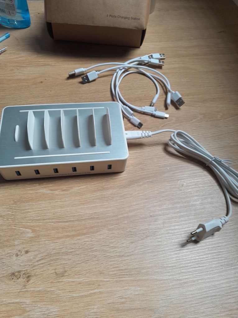 Stacja ładowania do telefonów itp. 6 x usb