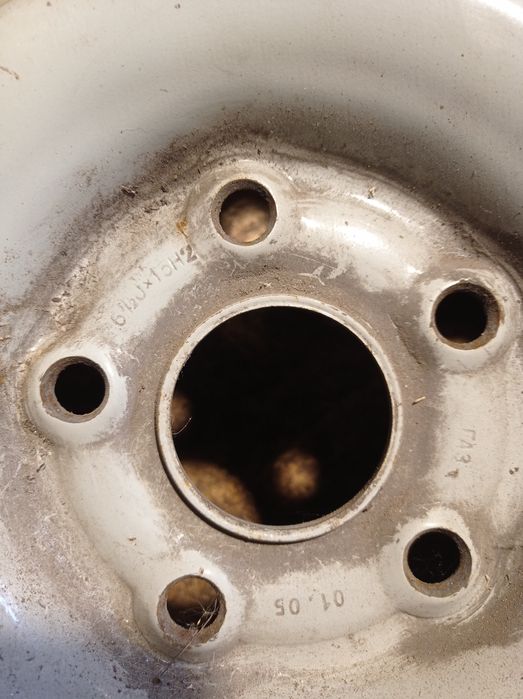 Резина 195/65 r15 на дисках 5/108 від волги нива