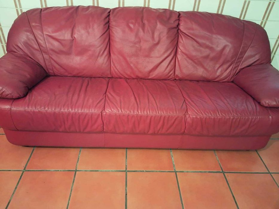 Sofás em pele bom estado