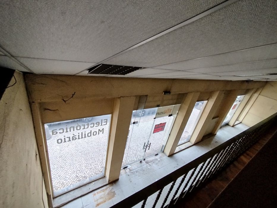 Arrenda-se Espaço Comercial com 1.000m² às Portas de Lisboa