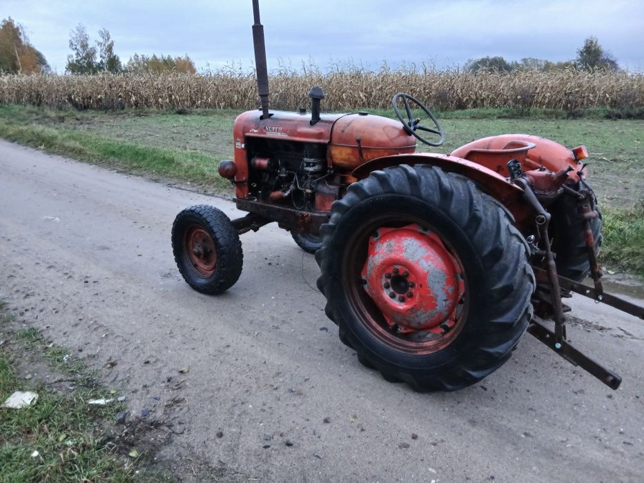 Traktor Nuffield Universal