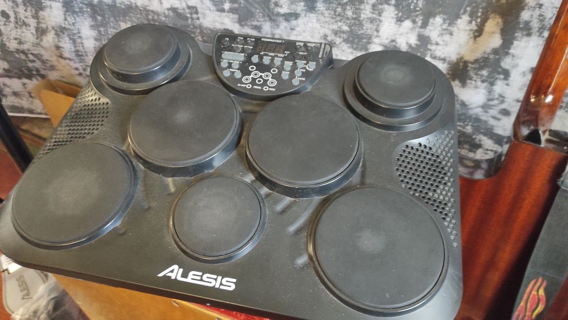 Продам елєктро барабани Alesis compact kit 7