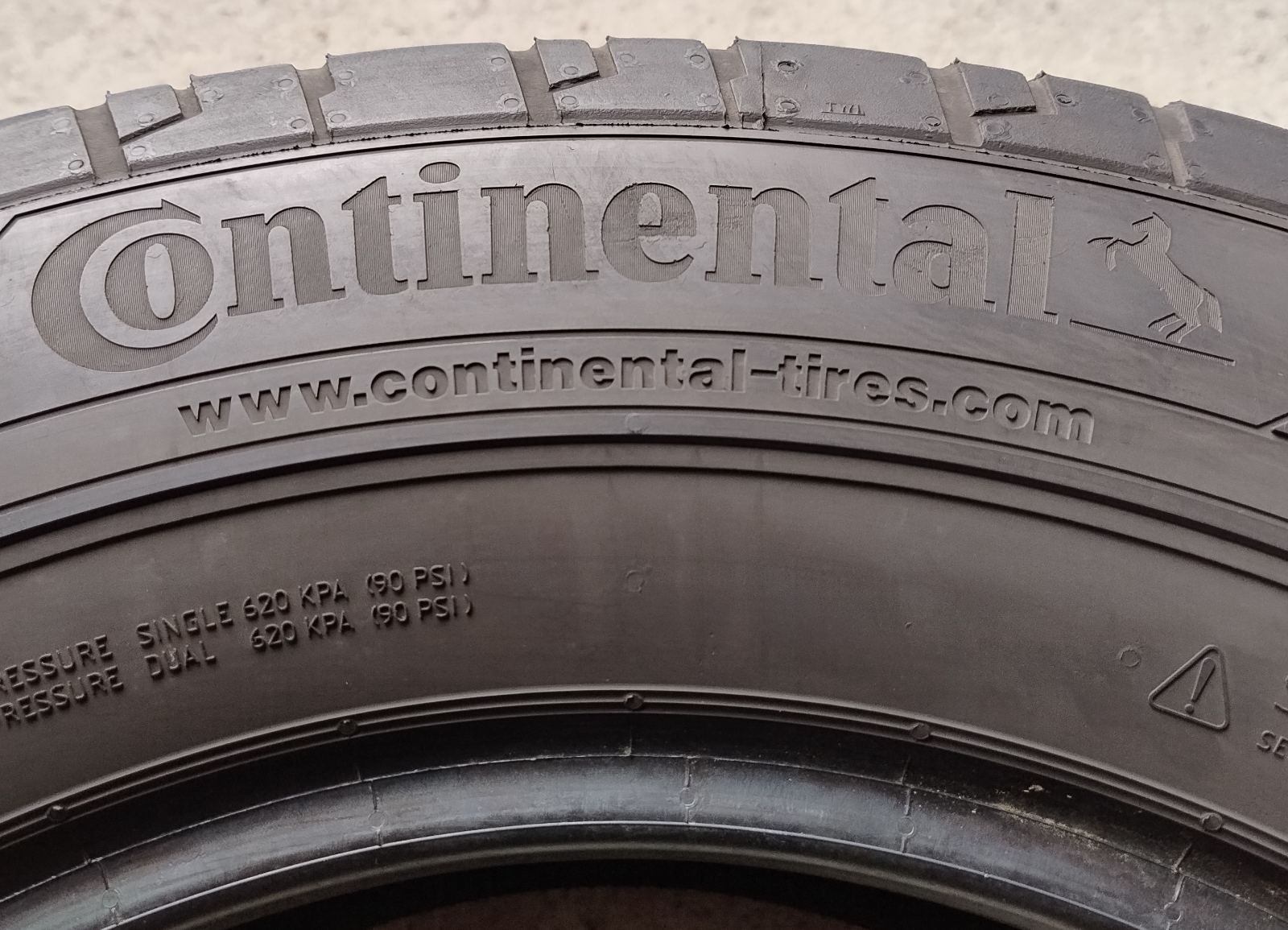 Шини б в літні R16C 235/65 Continental Conti Van Contact 200