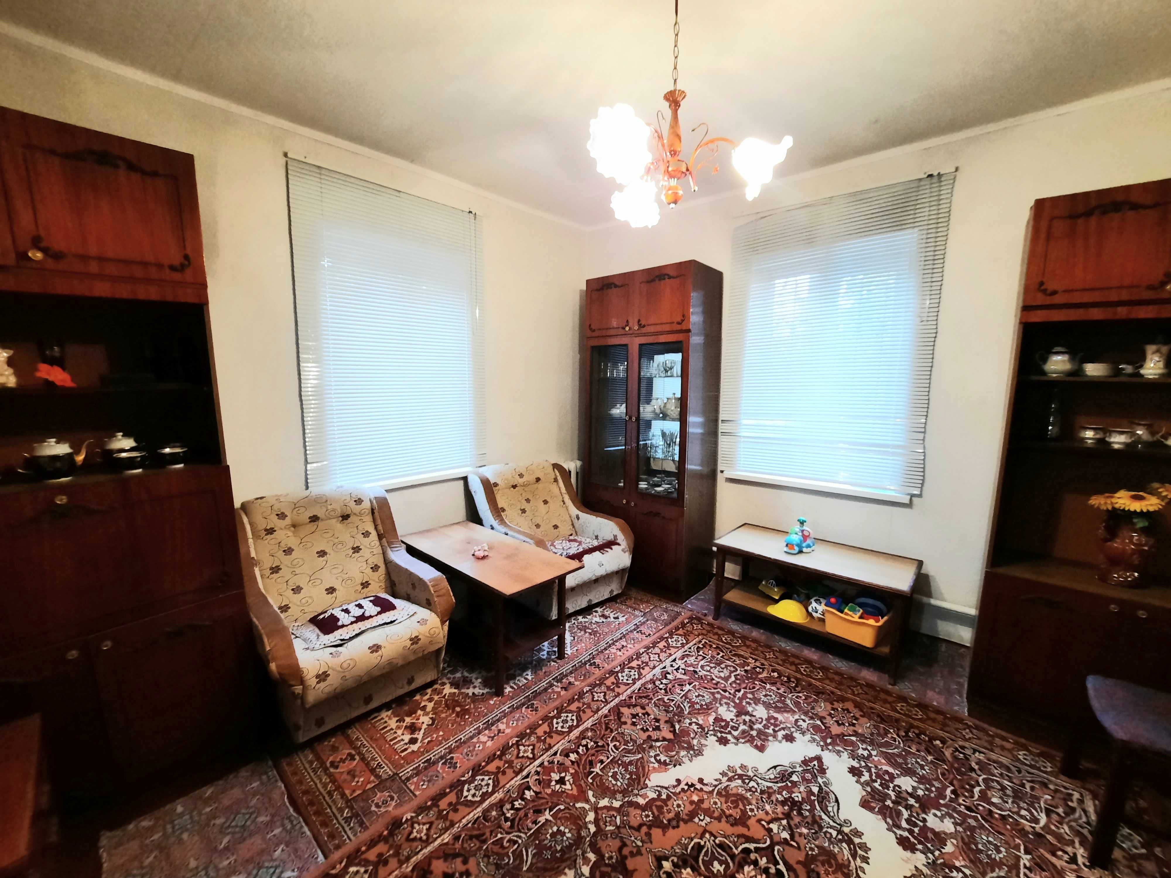 ПРОДАЖ 1/2 частини будинку в районі школи № 35 (М)