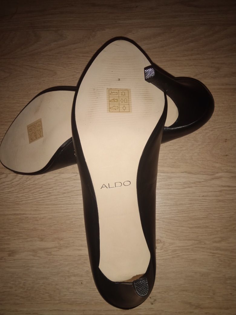 Продам женские туфли канадской фирмы "  ALDO"