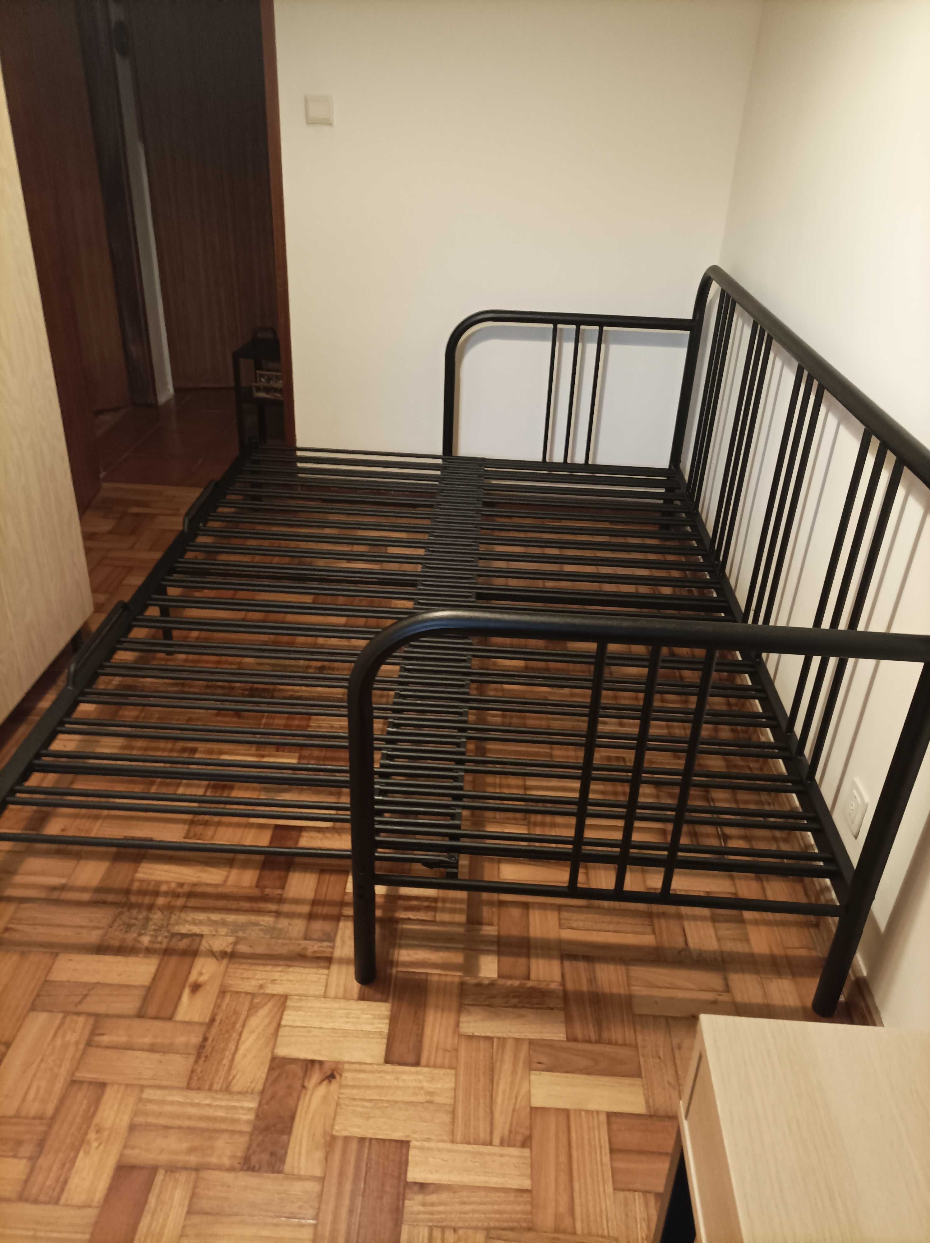 Cama dupla de solteiro