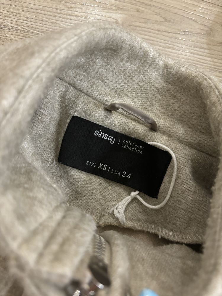 Bluza krotka na zamek