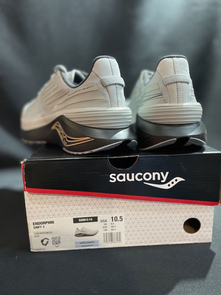 Кросівки чоловічі  Saucony Endorphin Shift 3  кроссовки оригинал