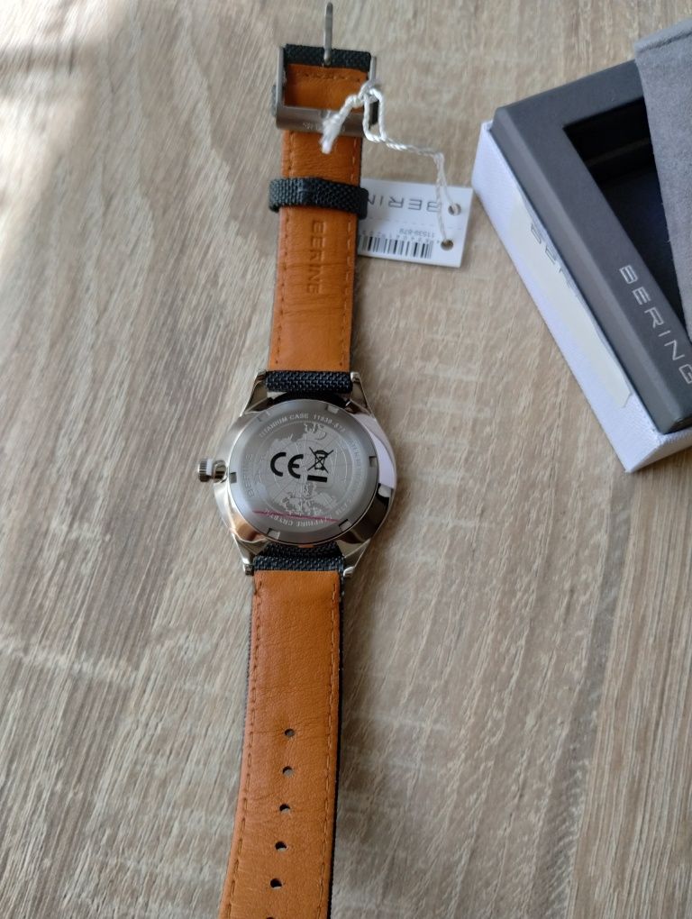 Nowy zegarek męski Bering Titanium Szary 11539 szafir r. 39 mm