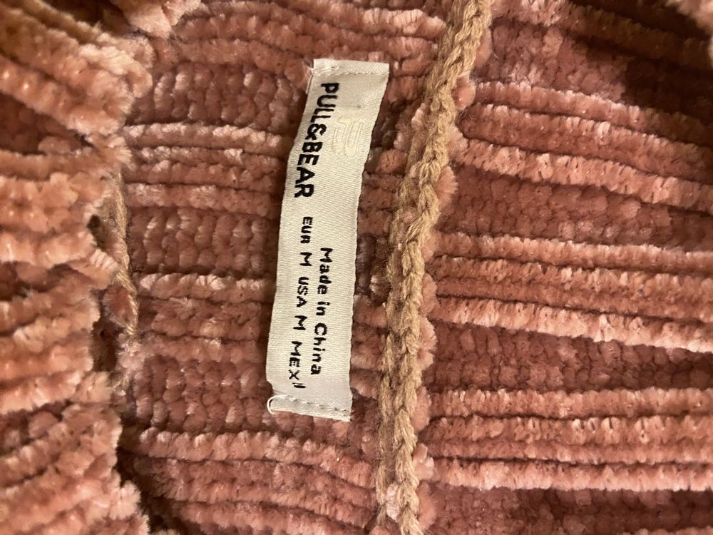 Różowy sweter w rozmiarze M