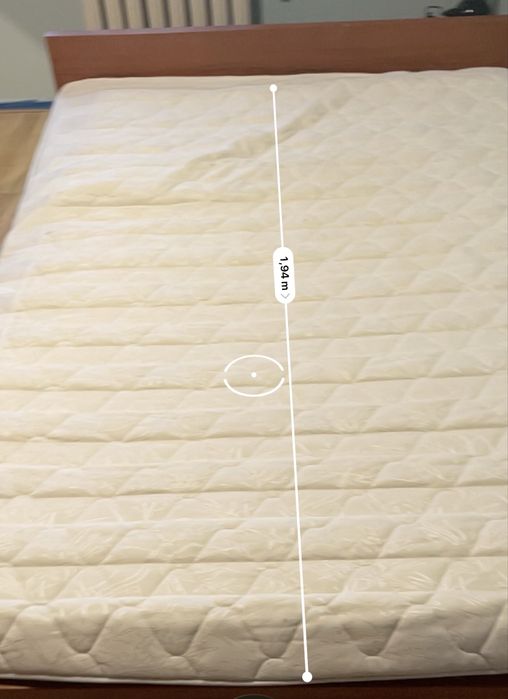 Sprzedam duże łóżko 190x140cm + materac. Negocjuj cene