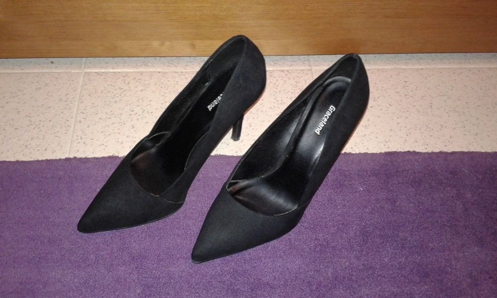 Sapato preto camurça