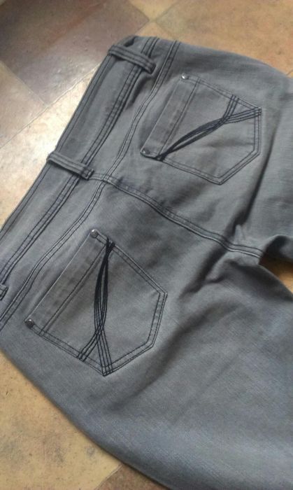 Spodnie jeans koloru szarego ,nogawki szersze u dołu 42,XL