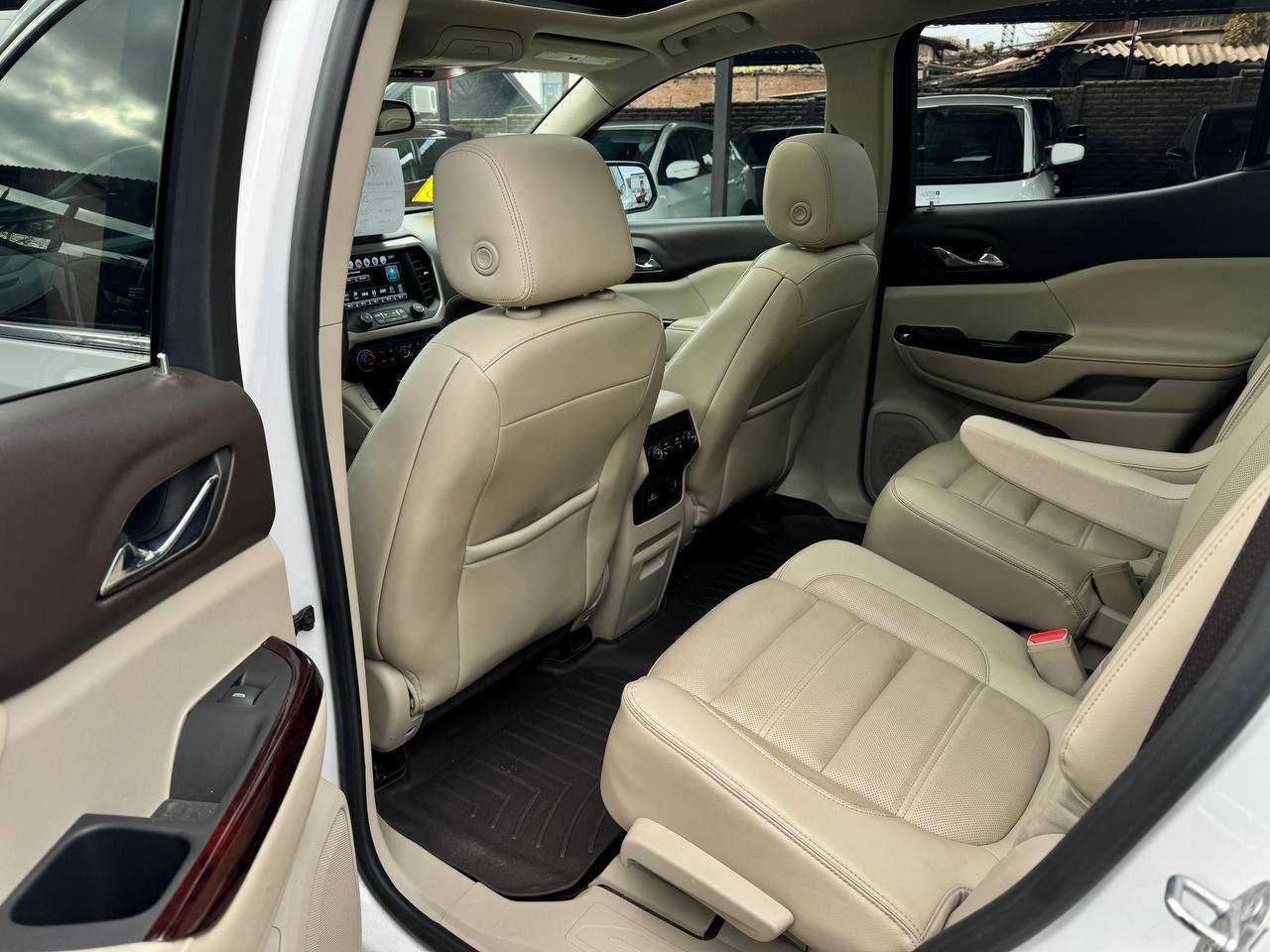 GMC Akadia 2016p.