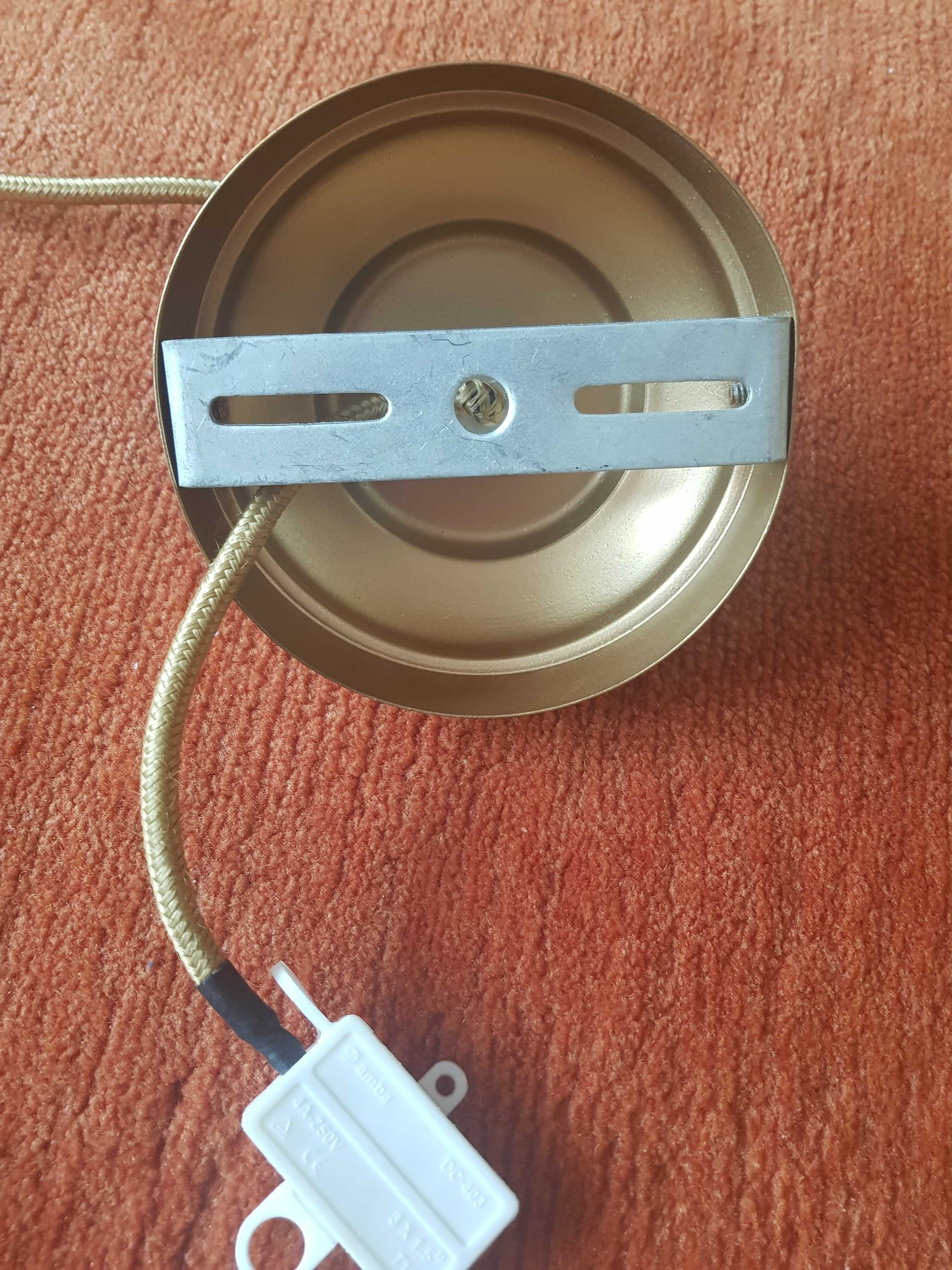 Stylowa lampa sufitowa, prosta a piękna