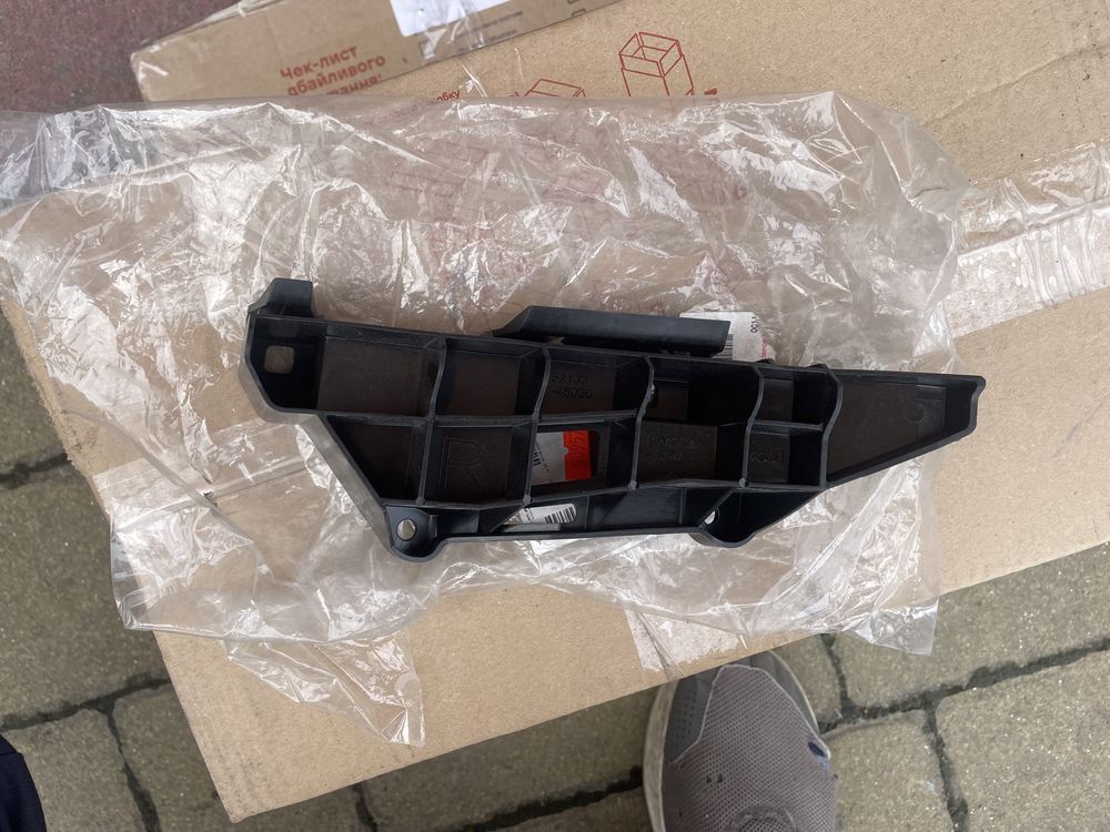 Направляюча бампера права 52133-48030 Lexus RX 12-15р.