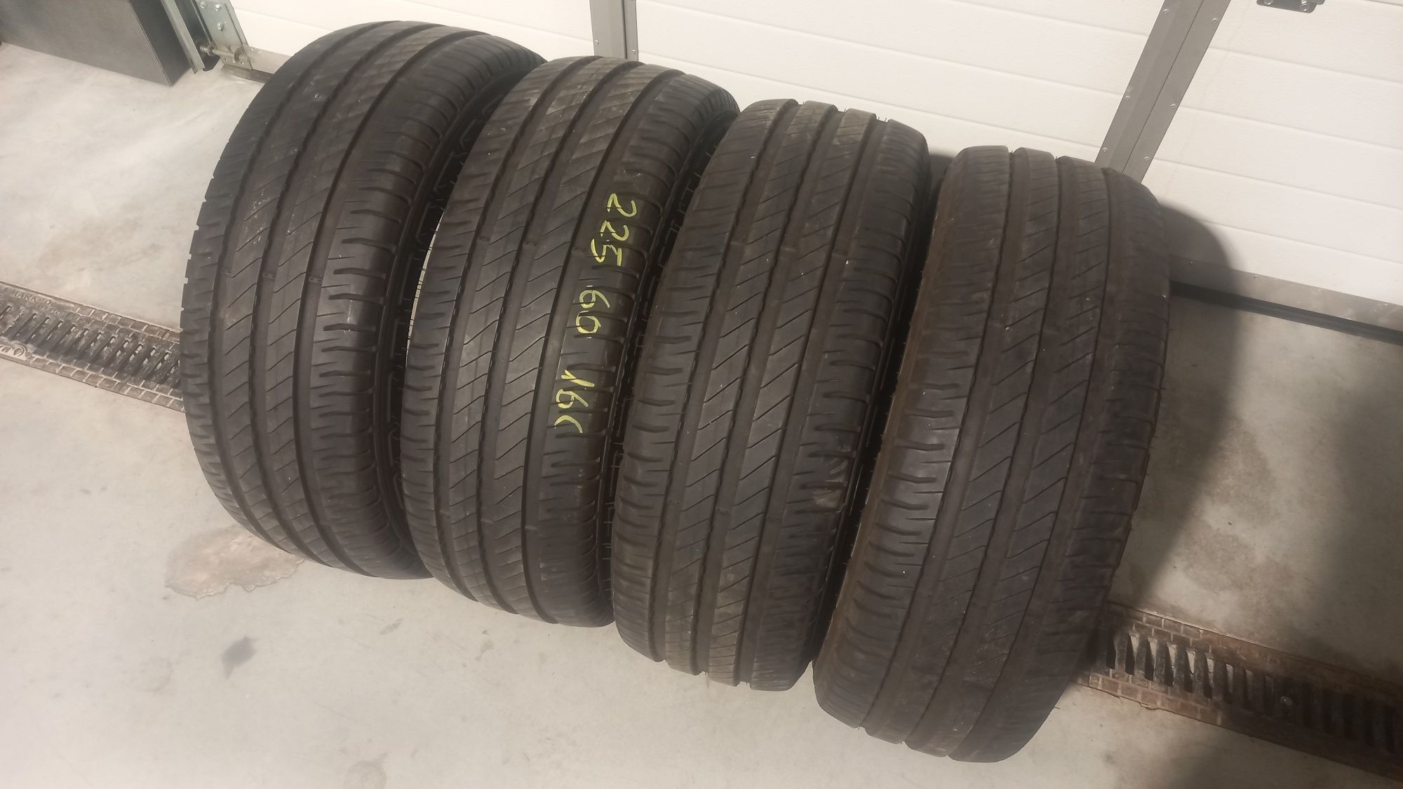 Opony Letnie Michelin Agilis 3 225/60/16C 4 sztuki 0621