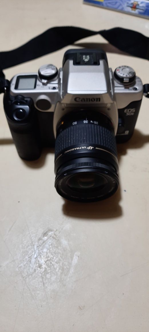 Câmara fotográfica Canon EOS 50e rolo