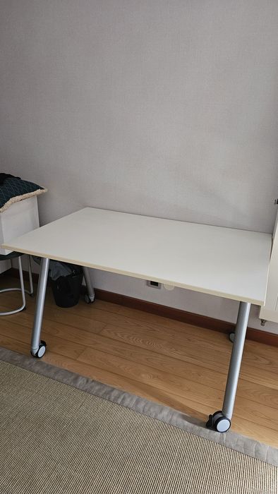 Mesa de escritório branca