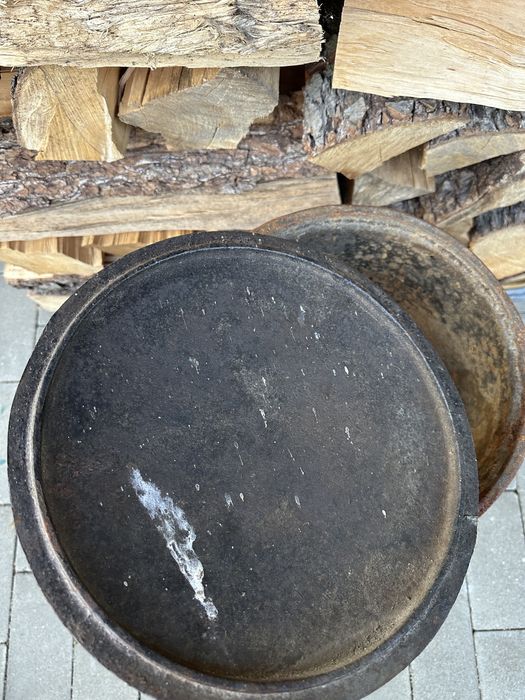 Kociołek żeliwny myśliwski ognisko