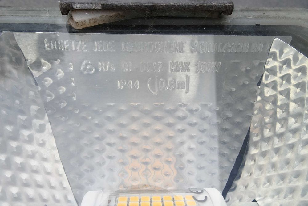 System alarmowy, 2 kam. zewn., 2 kam. kopuł., 3 czuj, 2 lampy, 1 konta