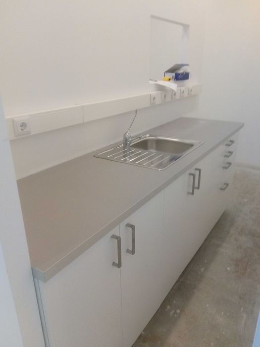 Montagem de Cozinhas , Roupeiros e pavimentos