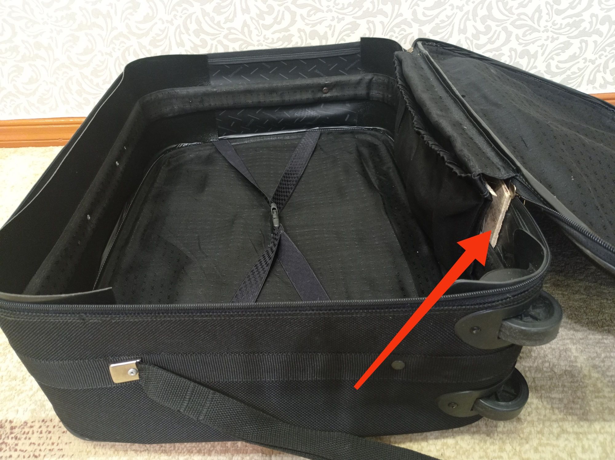 Продам чемодан фирма SAMSONITE