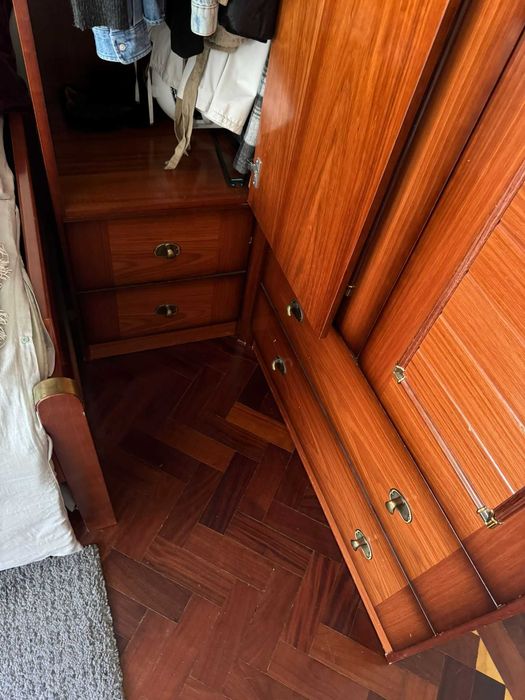 Conjunto de Moveis de Quarto em Madeira