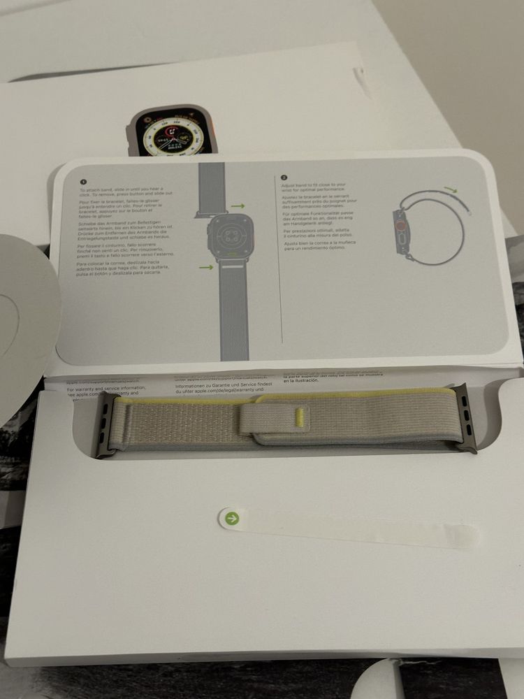 Apple Watch Ultra 49 mm, caixa em titânio, GPS + Cellular com bracelete Yellow/Beige Trail Loop M/L