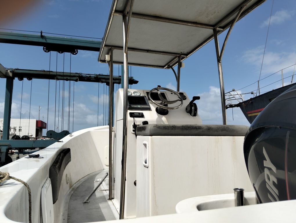 Barco de sonho semi-novo com 7 m
