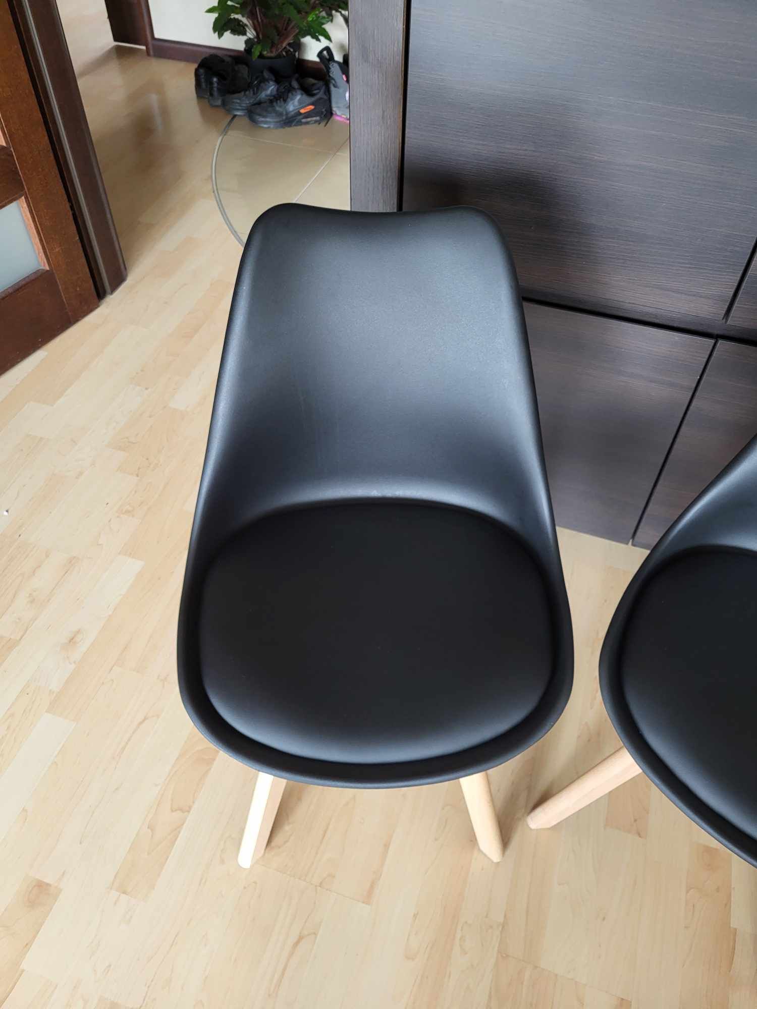 Krzesła homla czarne do jadalni kuchni