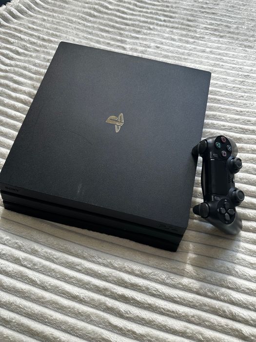 Продам PS4 PRO 1tb