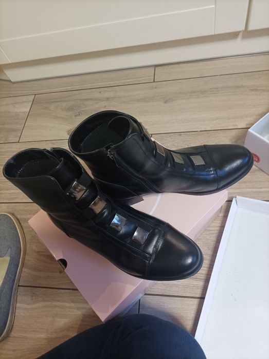 Buty damskie 43 botki