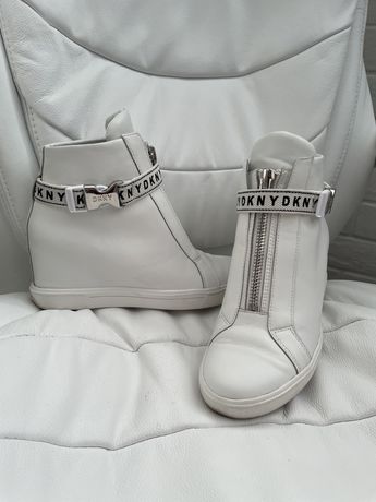 Демисезонные кожанные ботинки DKNY 37,5