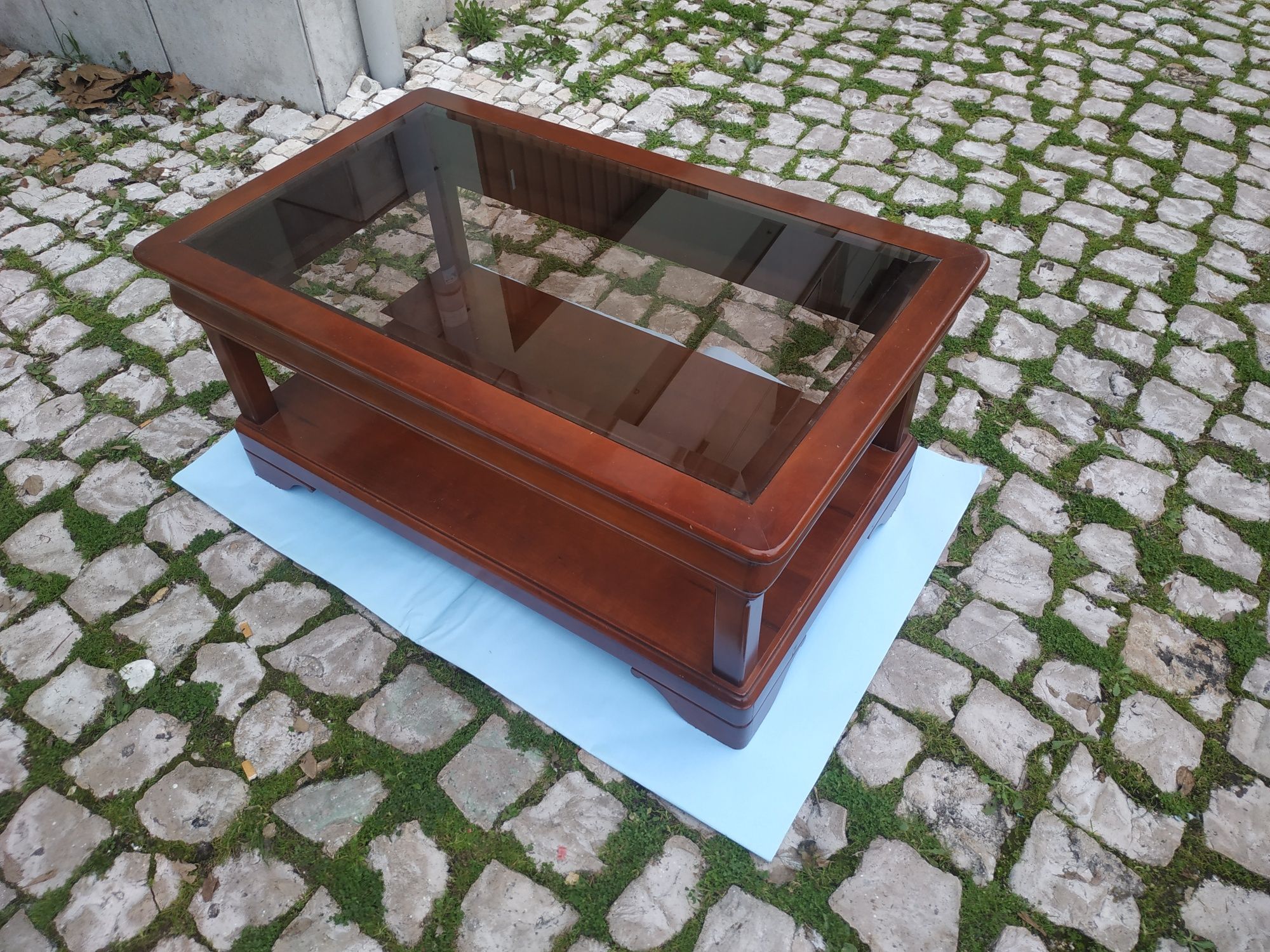 Mesa de centro em cerejeira