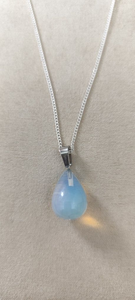 Colar aço inoxidável com gota de Pedra da Lua