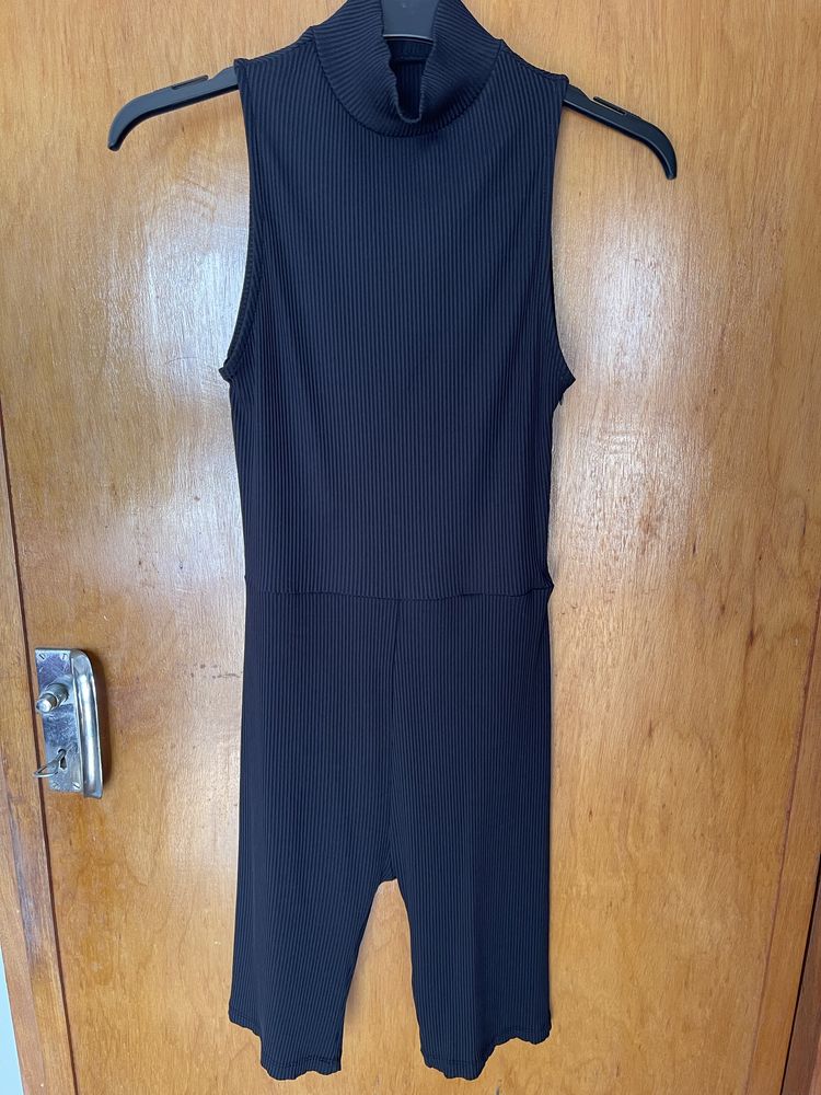 Macacao bershka preto