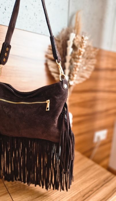 Czekoladowa zamszowa torebka z fredzlami ćwiekami Varlesca chicaca