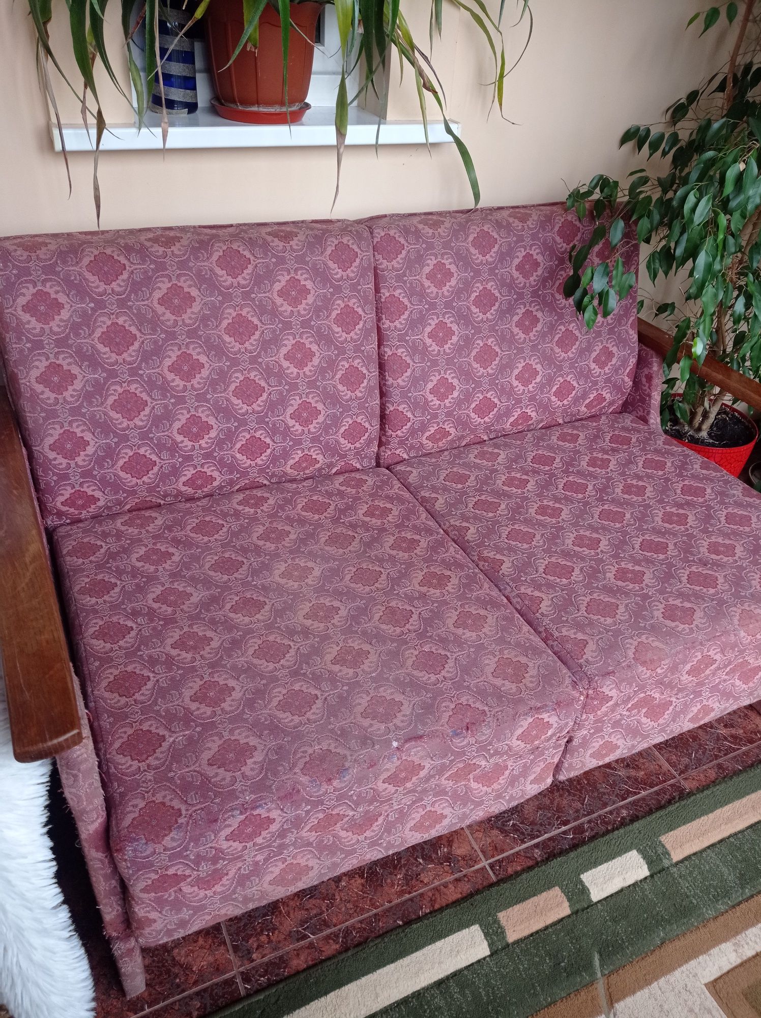 Продам диван-малютку,б/у.