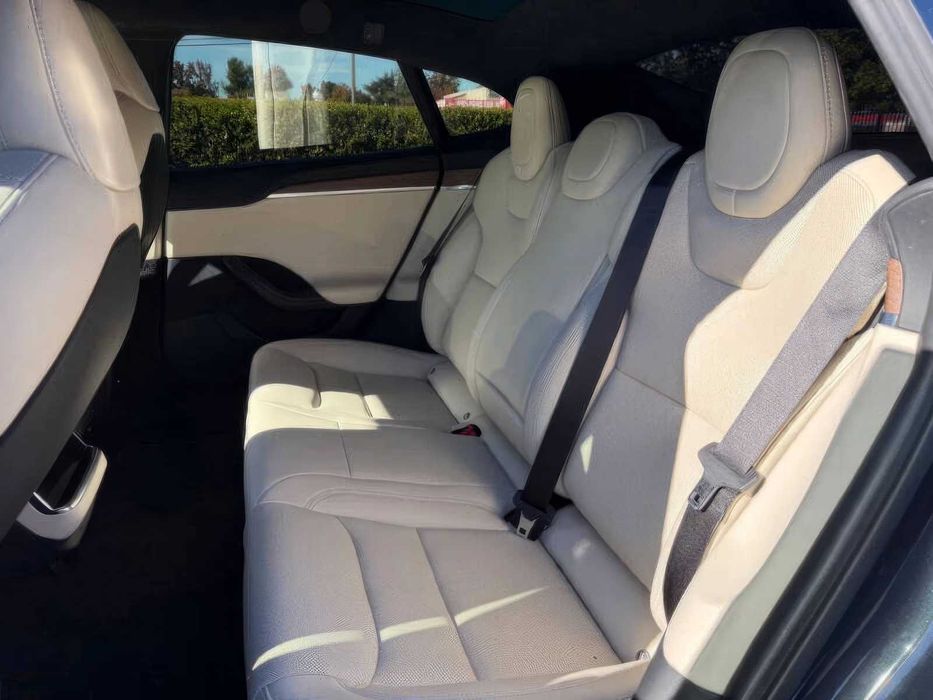 Tesla Model S      2022