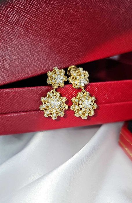 Сережки у стилі Cactus de Cartier з діамантами 1,732 ct
