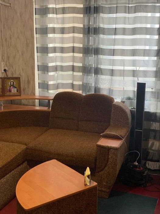 Продам 1 комн  гостинку Тополинная 10