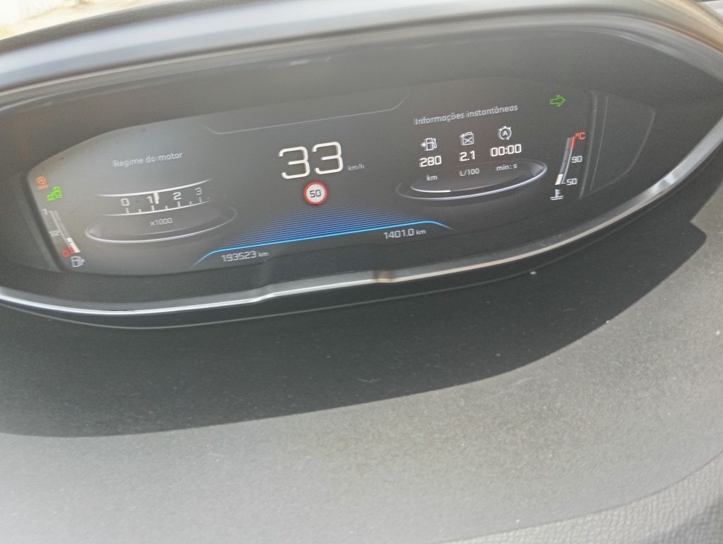 Carro Peugeot 5008