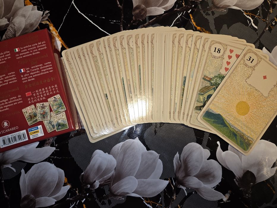 Золотые карты Ленорман в красной коробке